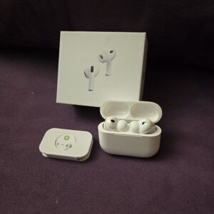 Apple White Wireless Earbuds